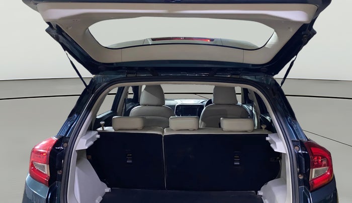 2021 Mahindra XUV300 W8 (O) 1.5 DIESEL AMT DUAL TONE, Diesel, Automatic, 43,126 km, Boot Open Zoomed View