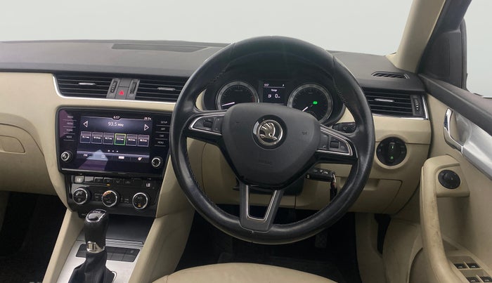 2017 Skoda Octavia STYLE 1.8 TSI AT, Petrol, Automatic, 92,155 km, Steering Wheel Close Up