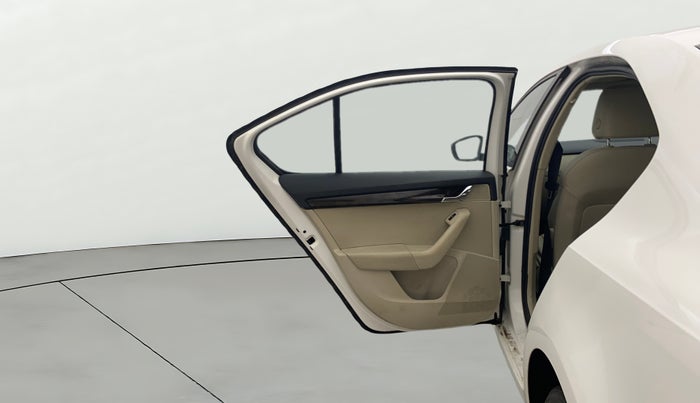 2015 Skoda Octavia ELEGANCE 1.8 TSI AT, Petrol, Automatic, 77,584 km, LHS Rear Door