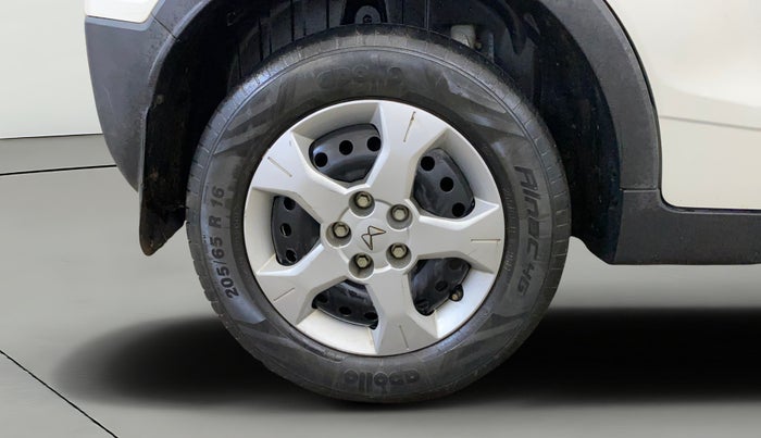 2022 Mahindra XUV300 W6 1.2 PETROL AMT, Petrol, Automatic, 35,398 km, Right Rear Wheel