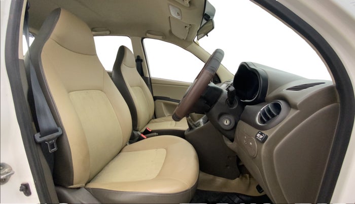 2016 Hyundai i10 SPORTZ 1.1, CNG, Manual, 1,13,611 km, Right Side Front Door Cabin