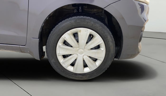 2016 Maruti Ertiga VXI, CNG, Manual, 1,30,738 km, Right Front Wheel