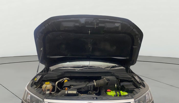 2022 Mahindra XUV300 W8 (O) 1.2 PETROL, Petrol, Manual, 33,154 km, Open Bonet