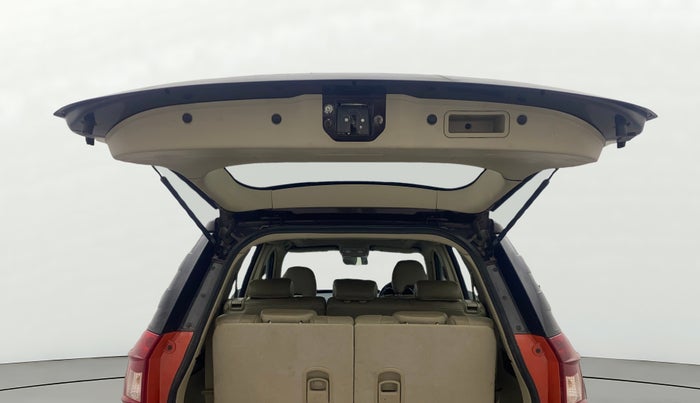 2015 Mahindra XUV500 W10, Diesel, Manual, 77,461 km, Boot Door Open