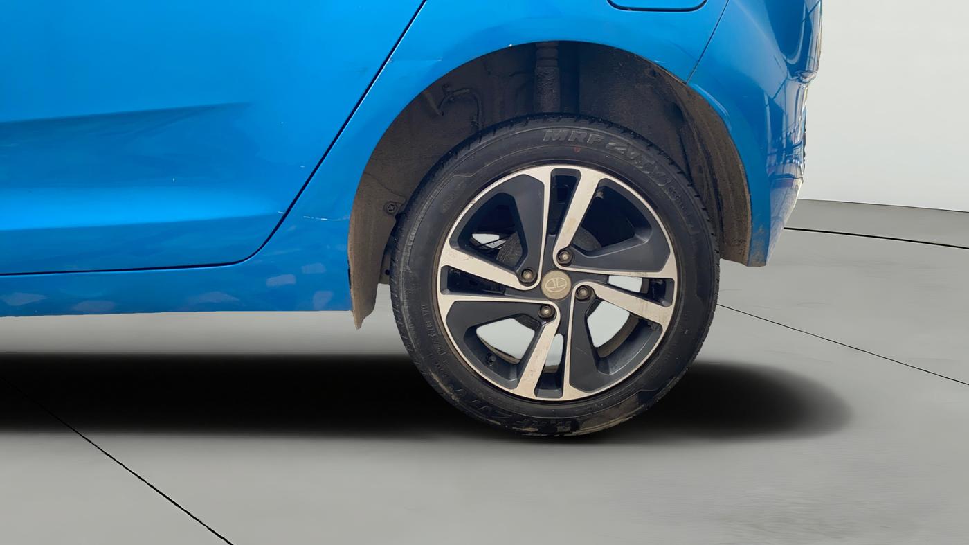 2021 Tata ALTROZ XZ PETROL, Petrol, Manual, 21,563 km, Left Rear Wheel