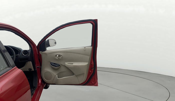 2016 Datsun Go T (O), Petrol, Manual, 43,007 km, RHS Front Door