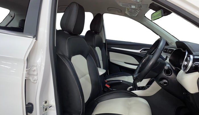 2024 MG ASTOR Sprint 1.5 MT (Ivory), Petrol, Manual, 9,540 km, Right Side Front Door Cabin