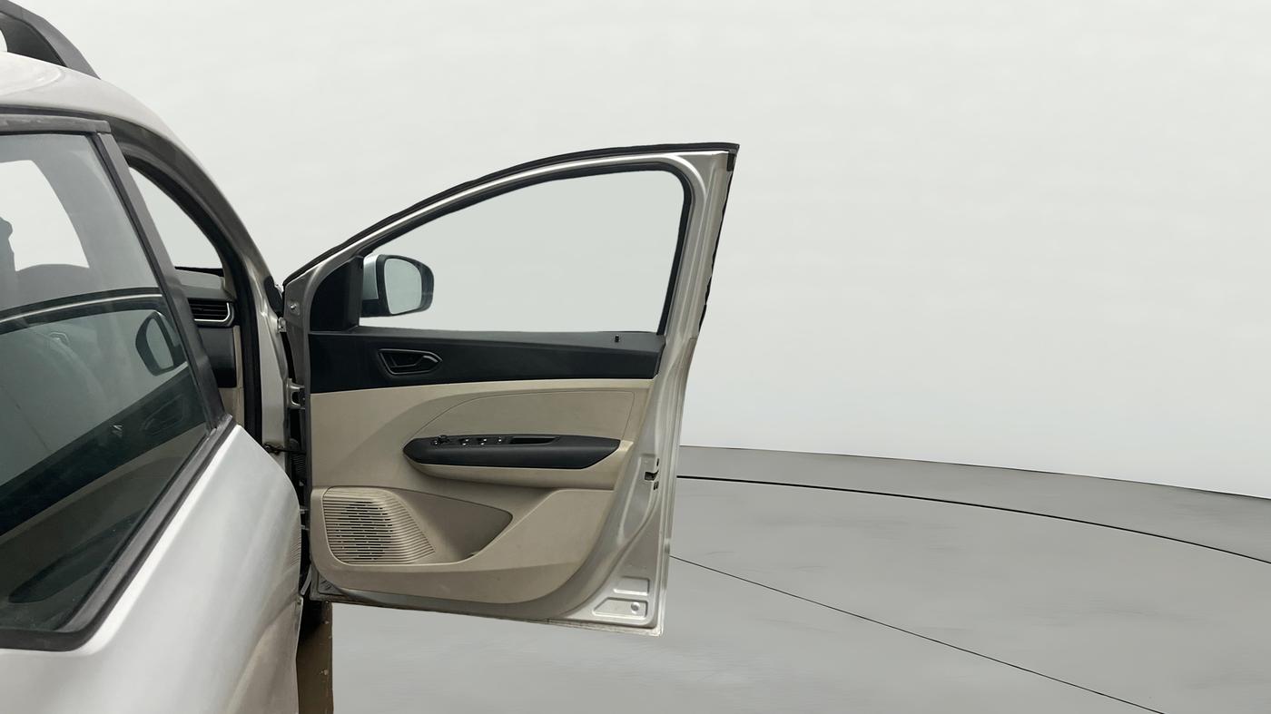 2019 Renault TRIBER RXT, Petrol, Manual, 68,319 km, RHS Front Door