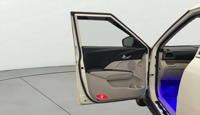 2021 Mahindra XUV300 W8 (O) 1.5 DIESEL AMT, Diesel, Automatic, 1,06,183 km, LHS Front Door