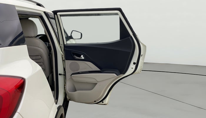 2020 Mahindra XUV300 W8 (O) 1.2 PETROL, Petrol, Manual, 42,702 km, RHS Rear Door