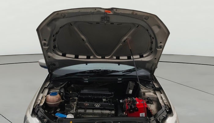 2013 Volkswagen Vento COMFORTLINE 1.6, Petrol, Manual, 94,040 km, Open Bonet