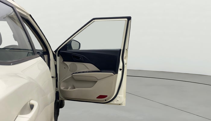 2019 Mahindra XUV300 W6 1.5 DIESEL, Diesel, Manual, 1,07,874 km, RHS Front Door