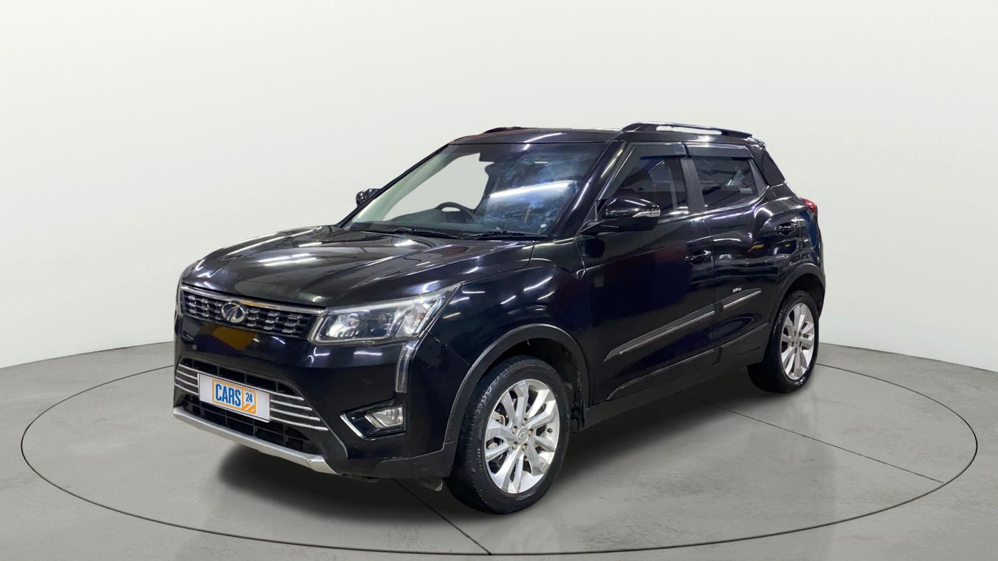 2019 Mahindra XUV300 W8 1.5 DIESEL, Diesel, Manual, 1,12,671 km, Left Front Diagonal