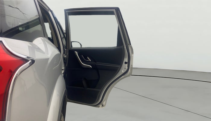 2018 Mahindra XUV500 W9 AT, Diesel, Automatic, 75,785 km, RHS Rear Door