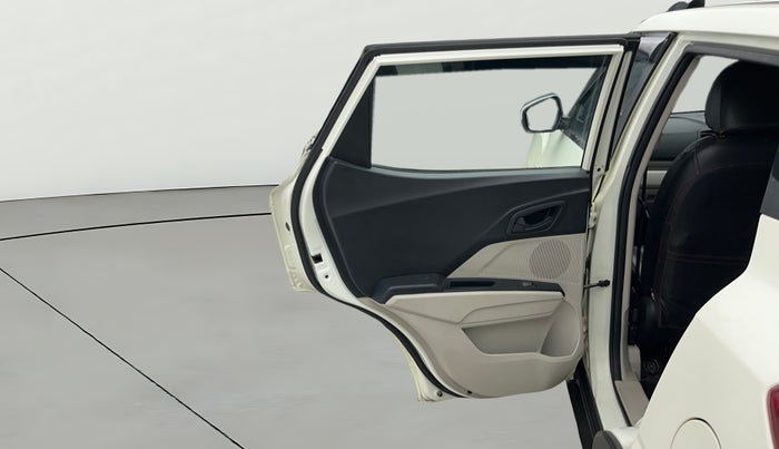 2022 Mahindra XUV300 W6 1.2 PETROL AMT, Petrol, Automatic, 18,956 km, LHS Rear Door