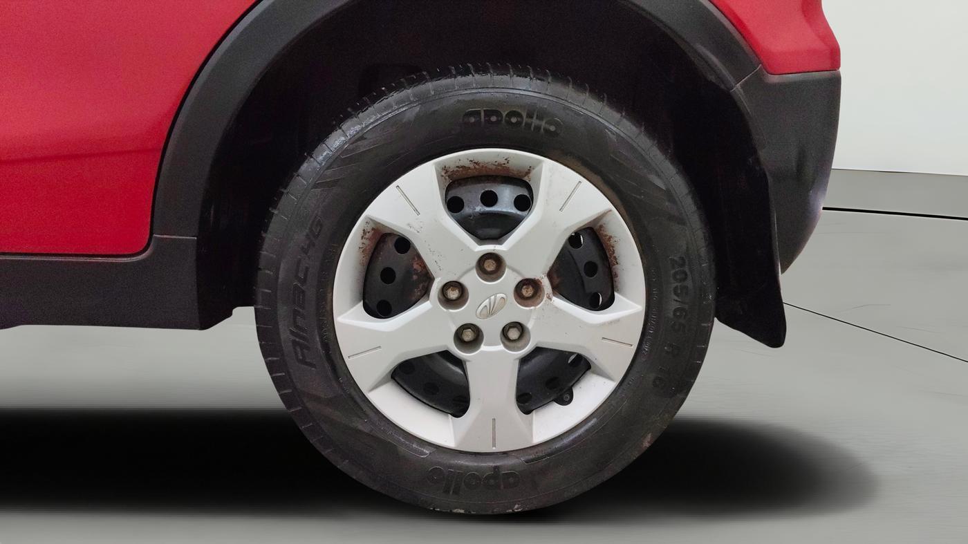 2022 Mahindra XUV300 W6 1.2 PETROL AMT, Petrol, Automatic, 23,631 km, Left Rear Wheel
