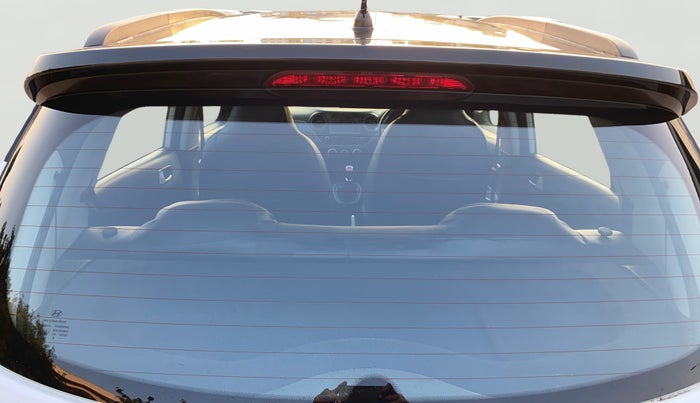 2018 Hyundai Grand i10 SPORTZ 1.2 KAPPA VTVT DUAL TONE, Petrol, Manual, 1,19,801 km, Rear Windshield