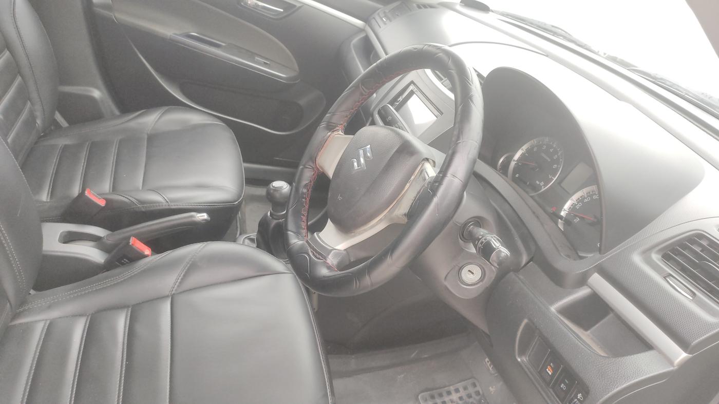 2014 Maruti Swift VXI, Petrol, Manual, 95,449 km, Right Side Front Door Cabin