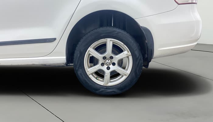 2014 Volkswagen Vento HIGHLINE DIESEL 1.6, Diesel, Manual, 1,05,013 km, Left Rear Wheel
