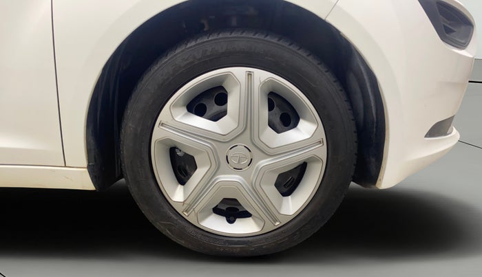 2021 Tata ALTROZ XM PLUS PETROL, Petrol, Manual, 1,21,098 km, Right Front Wheel