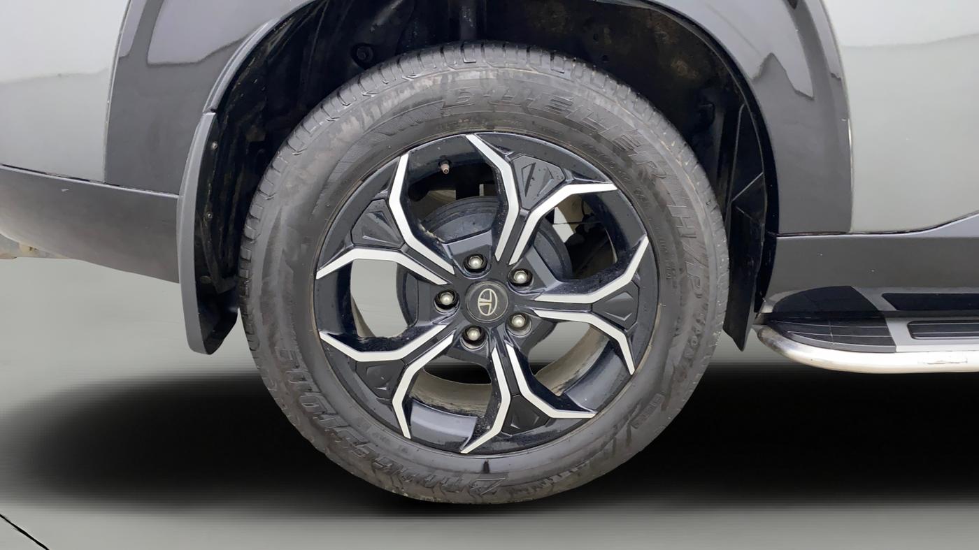 2025 Tata Curvv Creative 1.2 Petrol 7DCA, CNG, Automatic, 19,620 km, Right Rear Wheel