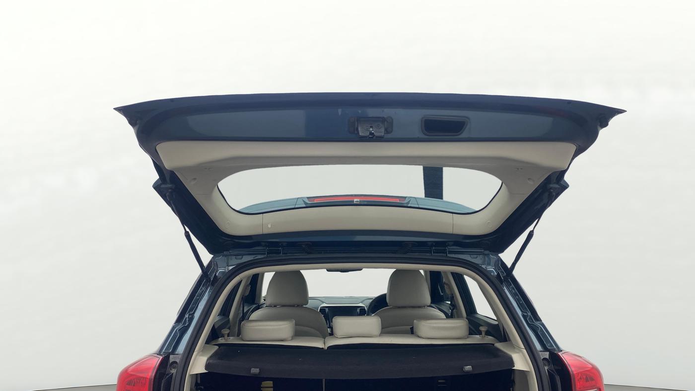 2021 Mahindra XUV300 W8 (O) 1.2 PETROL, Petrol, Manual, 37,567 km, Boot Door Open