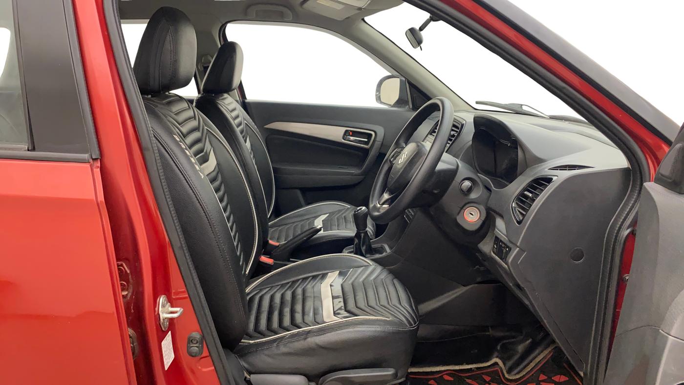 2017 Maruti Vitara Brezza ZDI, Diesel, Manual, 1,39,659 km, Right Side Front Door Cabin