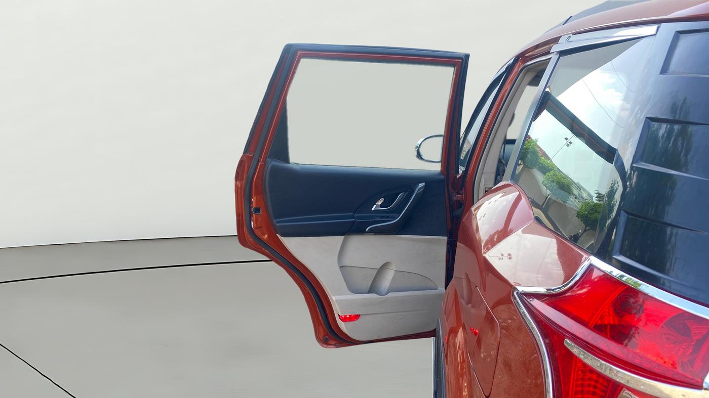 2017 Mahindra XUV500 W10 AT, Diesel, Automatic, 84,161 km, LHS Rear Door