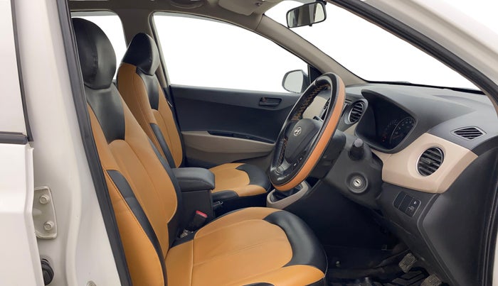 2017 Hyundai Grand i10 MAGNA 1.2 KAPPA VTVT CNG, CNG, Manual, 1,01,933 km, Right Side Front Door Cabin