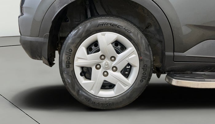 2019 Hyundai VENUE S 1.2, Petrol, Manual, 28,246 km, Right Rear Wheel