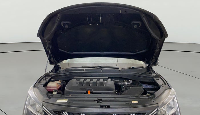 2022 Mahindra XUV700 MX P MT 5 STR, Petrol, Manual, 20,736 km, Open Bonet