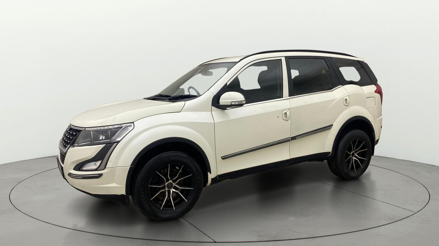 2019 Mahindra XUV500 W7, Diesel, Manual, 1,40,404 km, Left Front Diagonal