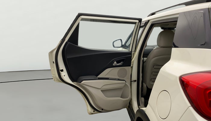 2022 Mahindra XUV300 W8 (O) 1.5 DIESEL, Diesel, Manual, 53,875 km, LHS Rear Door