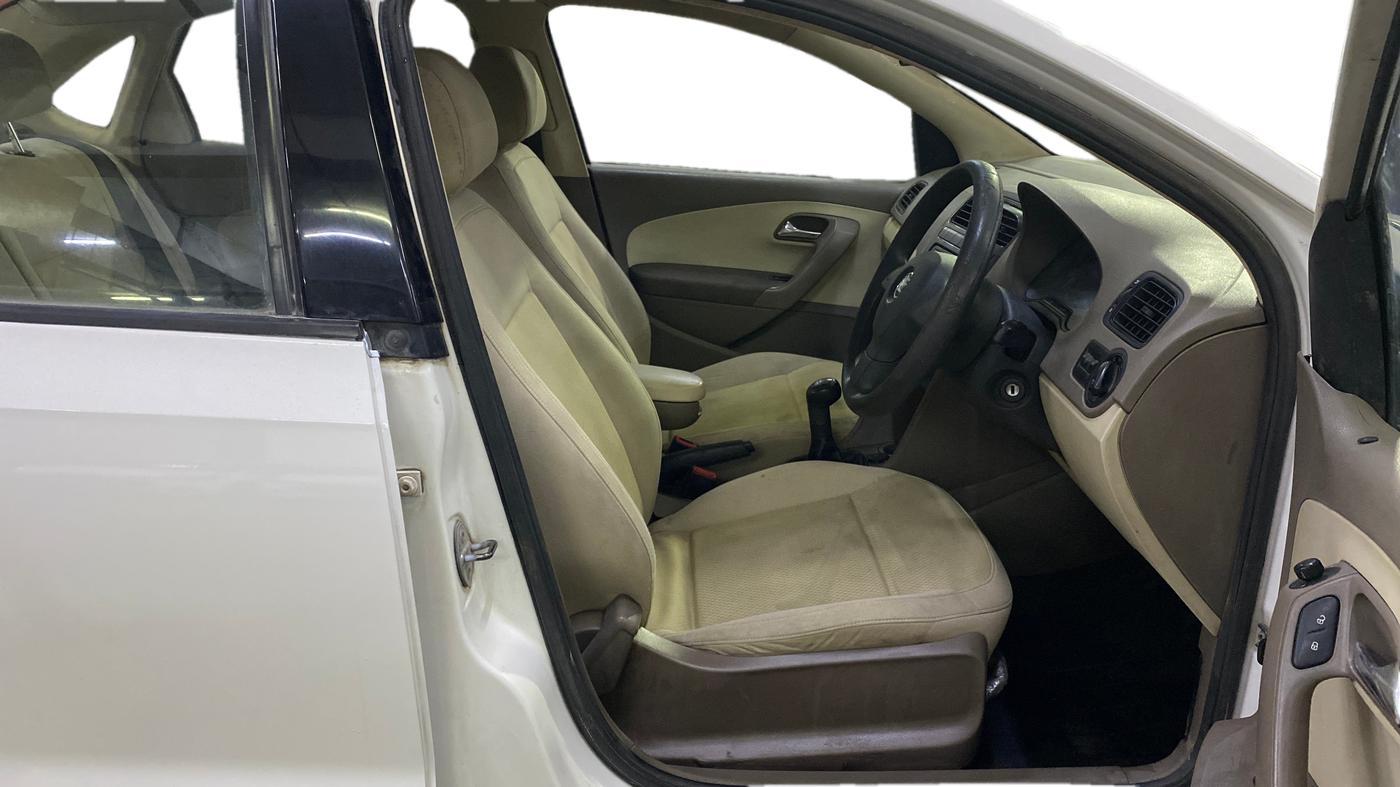 2014 Skoda Rapid 1.6 MPI ACTIVE, Petrol, Manual, 94,421 km, Right Side Front Door Cabin
