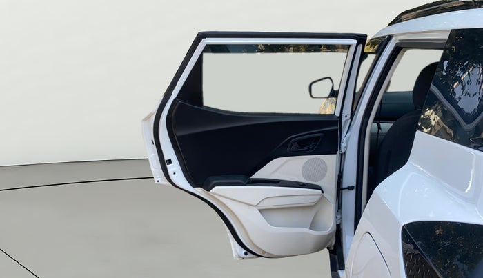 2024 Mahindra XUV 3XO MX3 Pro 1.2 L TCMPFi, Petrol, Manual, 15,478 km, LHS Rear Door