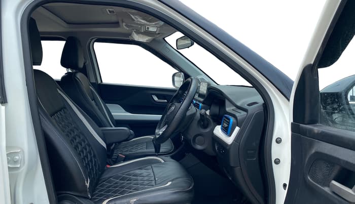 2023 Tata PUNCH Creative Dual Tone AMT Sunroof , Petrol, Automatic, 11,436 km, Right Side Front Door Cabin