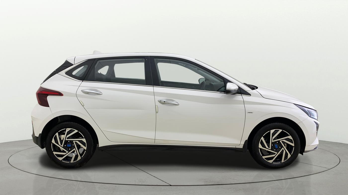 2025 Hyundai NEW I20 ASTA (O) 1.2 IVT, Petrol, Automatic, 16,681 km, Right Side View