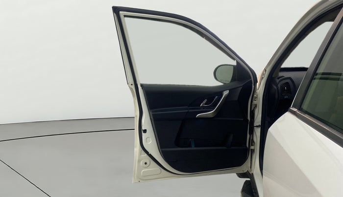 2018 Mahindra XUV500 W9 AT, Diesel, Automatic, 99,055 km, LHS Front Door