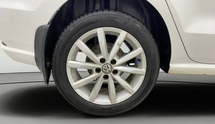 2017 Volkswagen Ameo HIGHLINE PLUS 1.5L AT 16 ALLOY, Diesel, Automatic, 1,45,469 km, Right Rear Wheel