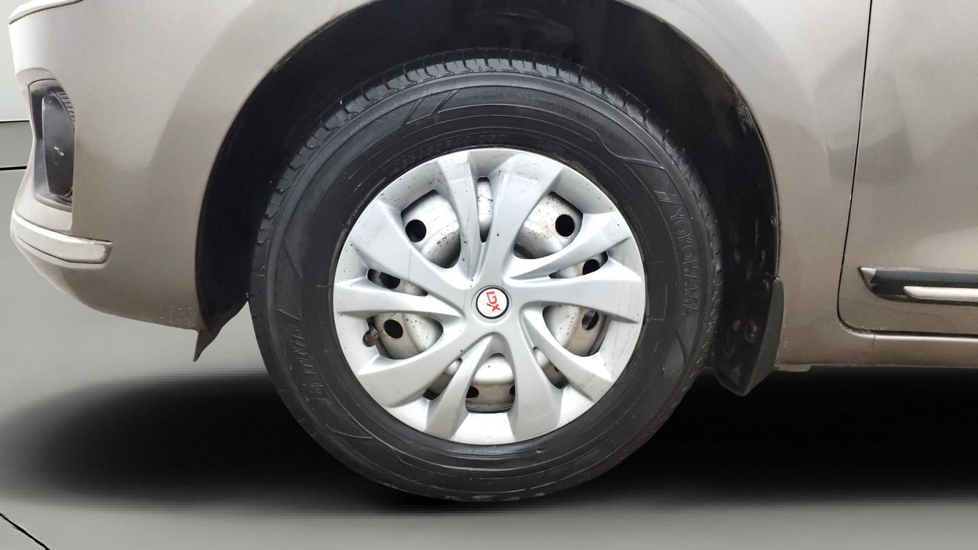 2018 Maruti Dzire VXI, CNG, Manual, 94,982 km, Left Front Wheel