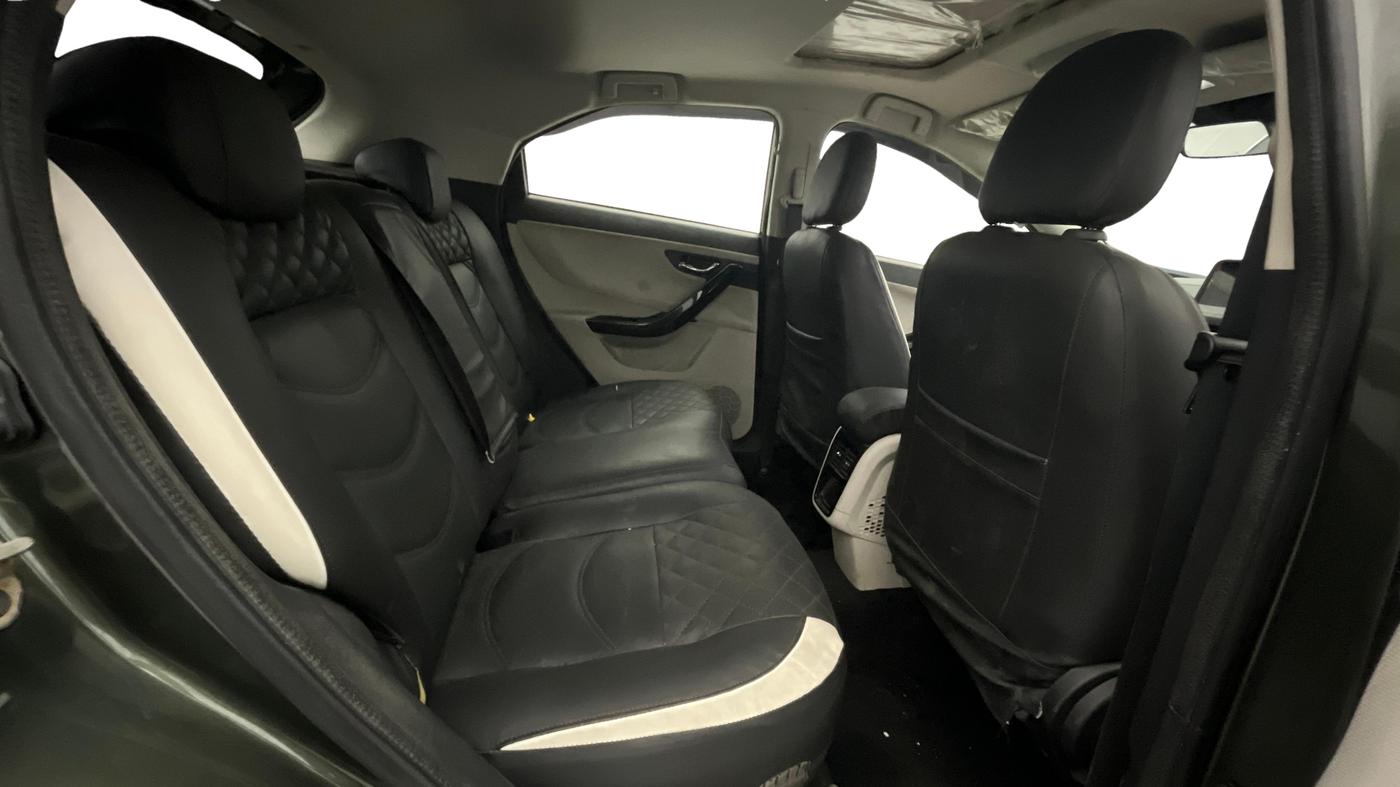 2022 Tata NEXON XZA PLUS SUNROOF PETROL, Petrol, Automatic, 29,069 km, Right Side Rear Door Cabin