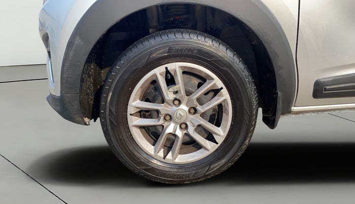 2023 Renault TRIBER RXT AMT, Petrol, Automatic, 23,337 km, Left Front Wheel