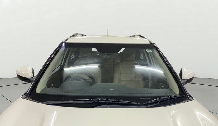 2022 Mahindra XUV300 W8 1.2 PETROL, Petrol, Manual, 36,559 km, Front Windshield