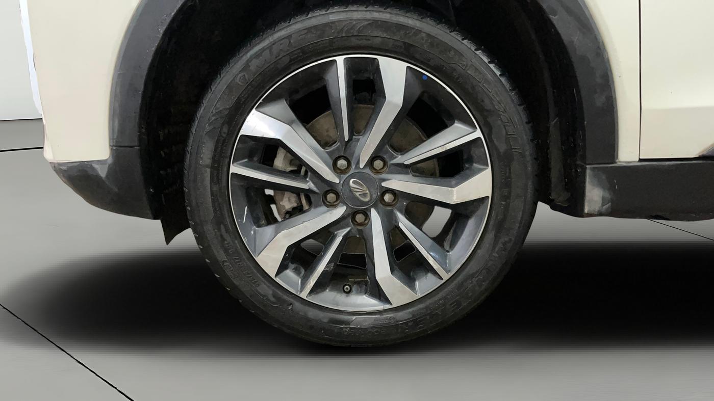 2019 Mahindra XUV300 W8 (O) 1.2 PETROL, Petrol, Manual, 75,026 km, Left Front Wheel