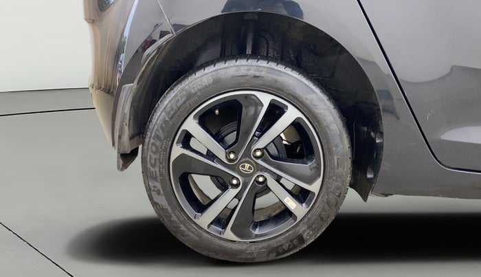 2024 Tata ALTROZ  XZA Plus Sunroof Dark Edition, Petrol, Automatic, 13,869 km, Right Rear Wheel