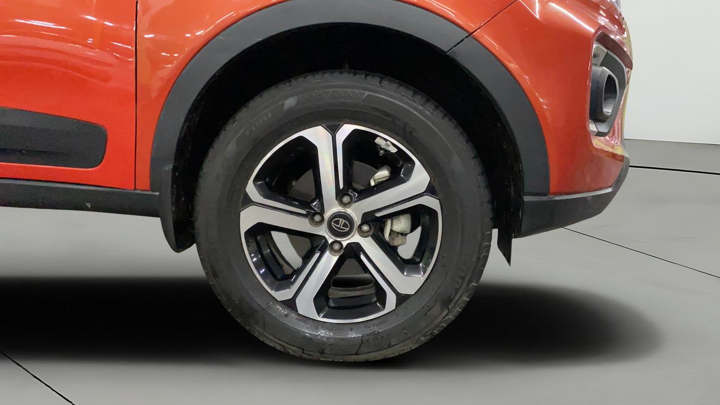 2022 Tata NEXON XZA PLUS PETROL DUAL TONE, Petrol, Automatic, 12,064 km, Right Front Wheel