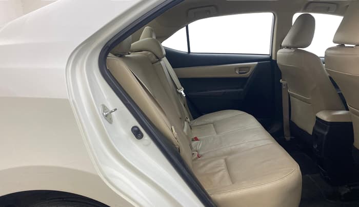 2015 Toyota Corolla Altis G PETROL, Petrol, Manual, 75,370 km, Right Side Rear Door Cabin