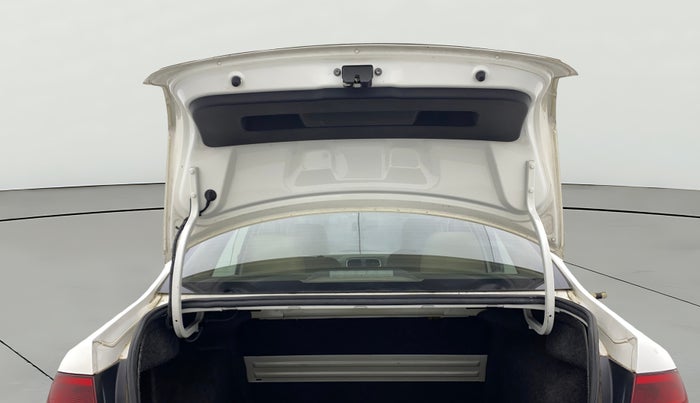 2013 Volkswagen Vento HIGHLINE 1.6 MPI, Petrol, Manual, 69,541 km, Boot Door Open