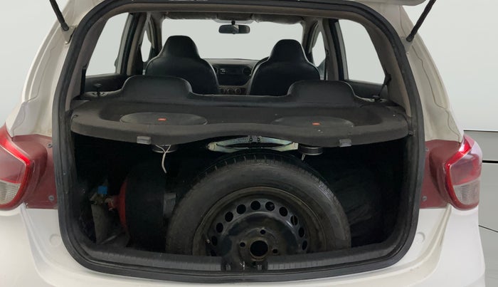 2017 Hyundai Grand i10 MAGNA 1.2 KAPPA VTVT, CNG, Manual, 72,918 km, Boot Open Zoomed View