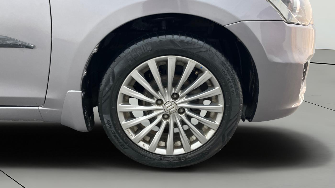 2016 Maruti Ciaz ZXI+ AT, Petrol, Automatic, 86,376 km, Right Front Wheel